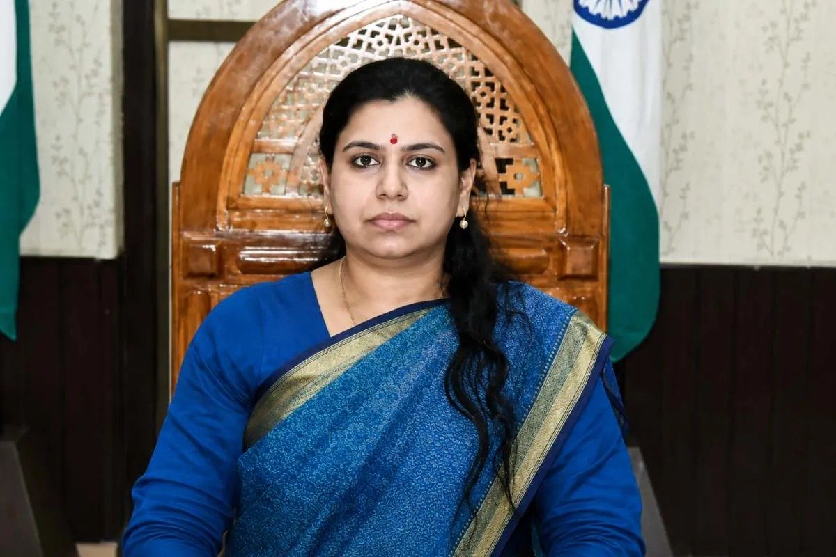 13 साल की IAS सेवा के बाद दिव्या मित्तल ने दिया इस्तीफा, IIT-IIM से लंदन और फिर देश सेवा तक ऐसा रहा सफर