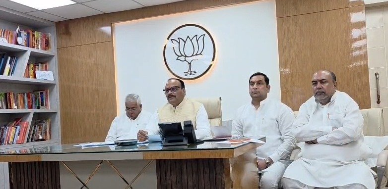 सेवा संकल्प अभियान के तहत प्रदेशभर में लगेंगे स्वास्थ्य शिविर, ब्रजेश पाठक ने दिए दिशा-निर्देश