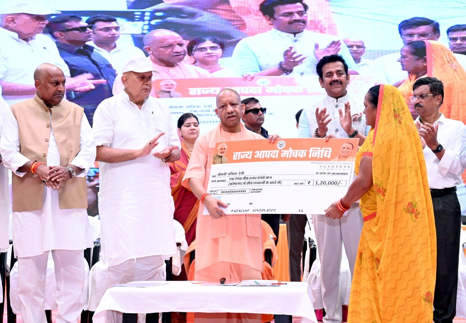 फसल नुकसान की भरपाई के लिए योगी सरकार ने भेजे ₹493 करोड़, 9 लाख से ज्यादा किसानों को मिला लाभ