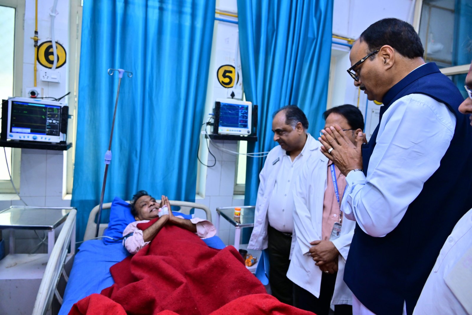 ब्रजेश पाठक का जिला अस्पताल में औचक निरीक्षण, बोले- मरीजों के इलाज में लापरवाही बर्दाश्त नहीं